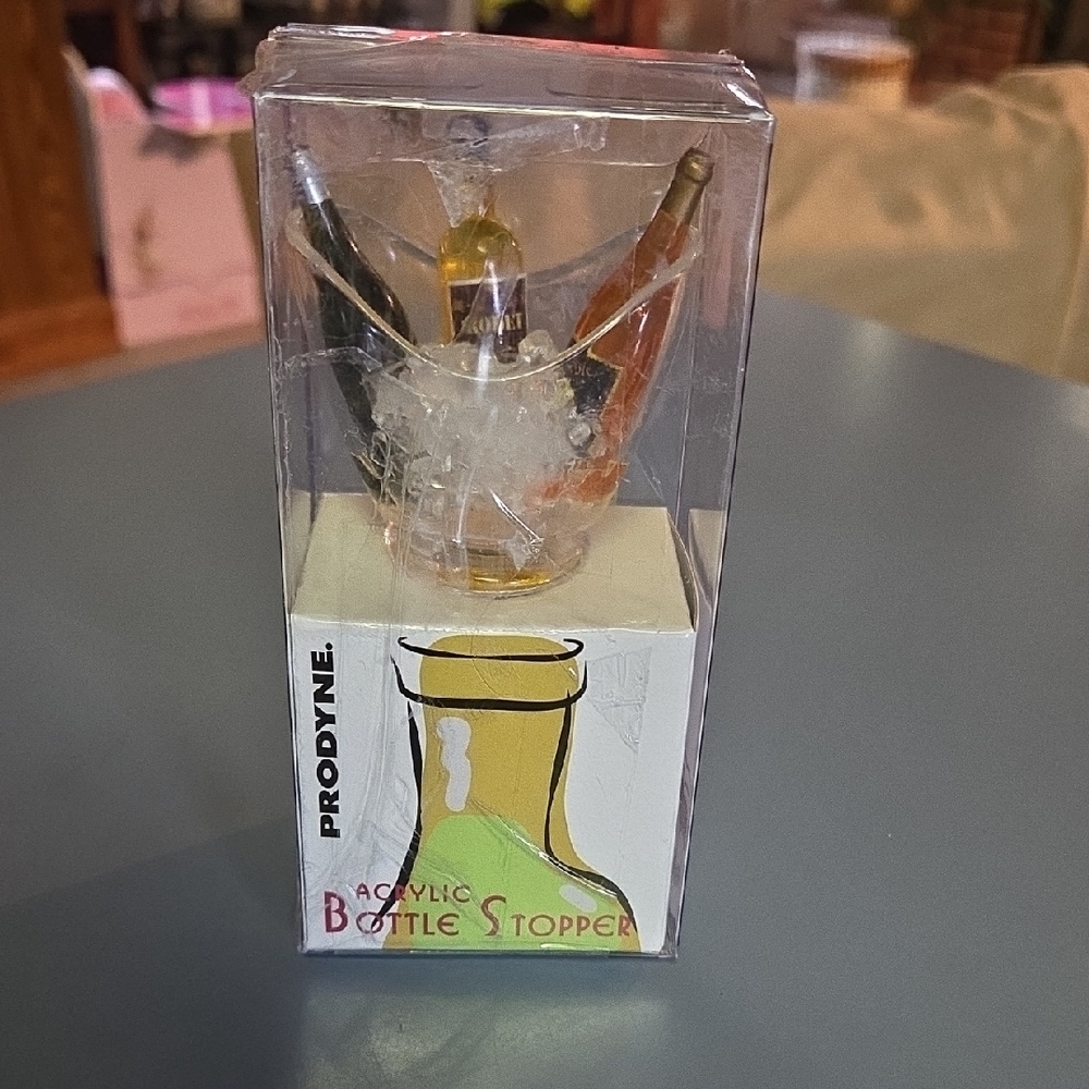 Prodyne Clear Acrylic Bottle Stopper with Wine Bottle Design - Multicolor